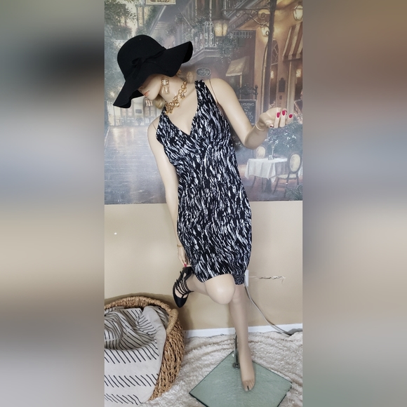 🚨Black and White Connected Apparel Dress🚨 - Picture 2 of 8